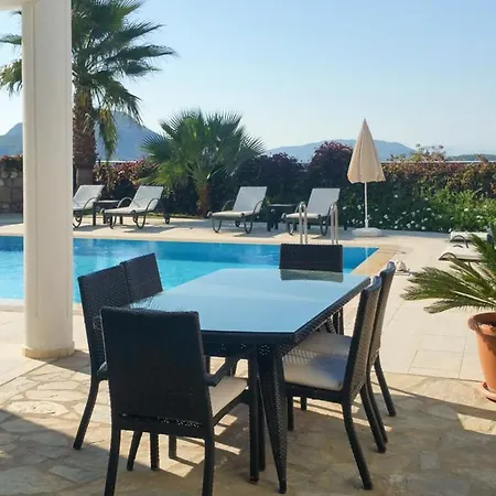 Sleeps 6 Pool Air Con Wifi Vila *